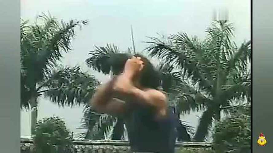 Hongkong功夫片,功夫高强的徐小建力战四大黑帮顶尖杀手的经典片段。+