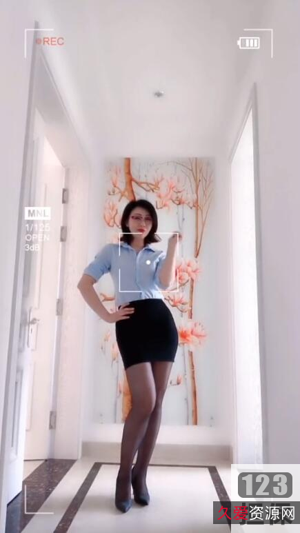 快手12.6W粉丝锦缎儿芝芝：18-50岁御姐半透明纱衣，让你体验不一样的快乐