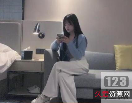 《抖音网红兰兰鹿鹿：交友正片流出，撞衫撞脸探花秀色！》