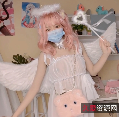 《网红小云仙COS百变美少女，人气爆棚的颜值与完美身段！》