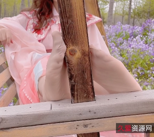 可爱小盆友：足系列地瓜白色小裙裙可可爱爱帆布鞋树林摇摆尺度无趣