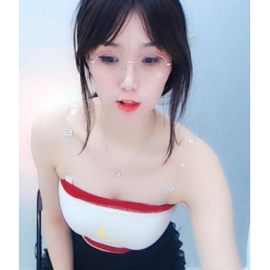 静静的千元定制：虎牙性感主播的抬腿弯腰之旅