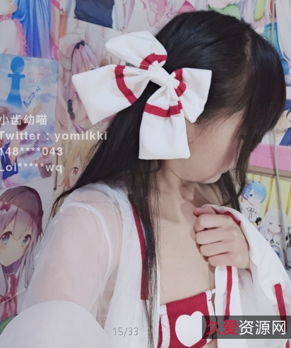 斗鱼茜乖乖火箭群：颜值容貌色相视频换装视角玉兔投影扭动椅子舞