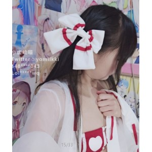 斗鱼茜乖乖火箭群：颜值容貌色相视频换装视角玉兔投影扭动椅子舞