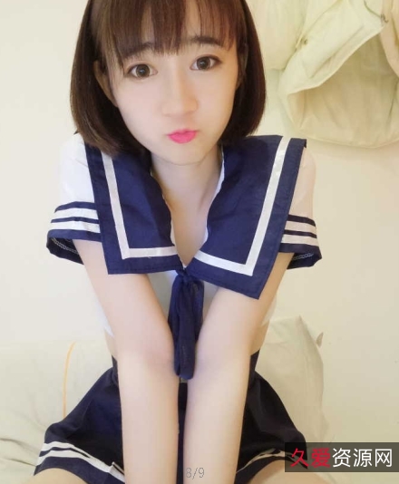 斗鱼茜乖乖火箭群：颜值容貌色相视频换装视角玉兔投影扭动椅子舞