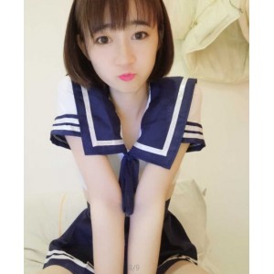 斗鱼茜乖乖火箭群：颜值容貌色相视频换装视角玉兔投影扭动椅子舞