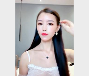 《白净丰满VS凹凸魔鬼：美貌与知足的福气》