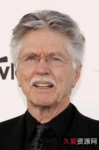 《血光假期：黑暗犯罪阴谋》2022年上映，莉顿·梅斯特、克里斯蒂娜·乌尔夫斯帕尔执导，89分钟惊悚体验