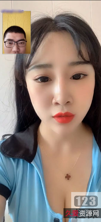 网红花椒大V舞韵儿与死胖子热舞,穿比基尼腰包,一起跳起快乐舞会!