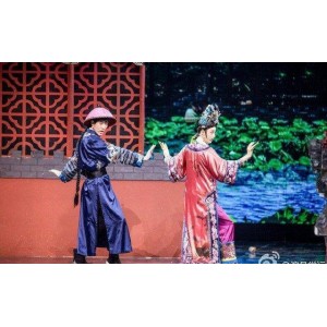 《2022年古装喜剧：李M扮太Z的冒险旅程》