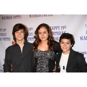 Netflix出品：《致命助眠》，凯特西格尔、杰森欧玛拉等领衔主演，探索致命恐怖游戏！