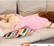 《糖心传媒精选蜜臀御姐装睡被玩醒丝丝女神，火辣蜜臀、美丽容颜、湛蓝眼睛，惊喜剧情片》