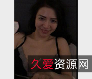 网红御姐视频职场女神{{网红名字}}自拍，素颜风韵犹存，穿职业装秀出自信气场！