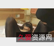 网红{{网红名字}}穿性感黑丝,在家里受到热情欢迎,感受温馨家庭氛围