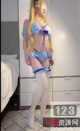 《网红YuzuKitty柚子猫穿英梨梨cos发布QE二连白丝jk，肥磨棒蓝光加特林，摄影师拍摄的性感舞蹈》