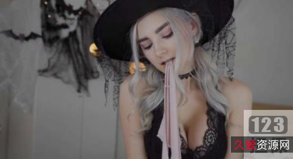 AvrilxLust：欧美网红白人小女孩的性感火辣甜美大白兔之旅