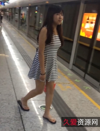 《四川顾盼盼与男友火辣互动,辣妹子分享,让你感受爱情的温馨》