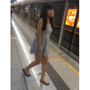 《四川顾盼盼与男友火辣互动，辣妹子分享，让你感受爱情的温馨》