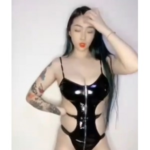 虎牙热舞：欣妹妹的197V-14G，稀缺资源超全，妩媚标准美人脸，土豪大车灯，热情洋溢的粉嫩胴体