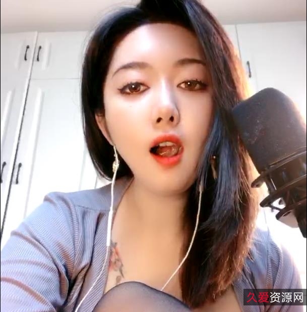 萌奶大美：火热网红的热情与可爱