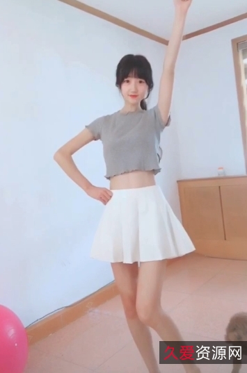 《63万博主舞蹈系萌妹绝版合集：软萌甜美大眼睛呆萌未成年，粉丝浮力主播狂野高难度姿势体位，1.2G技术性绅士！》