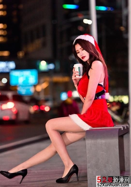 安妮的街拍资源：性感又漂亮的高跟长腿圣诞女郎