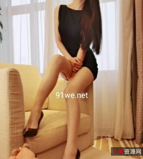 虎牙网红初见美：稀缺精选，火爆人气，高颜值修长美女挑战浮力自拍