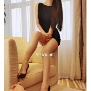 虎牙网红初见美：稀缺精选，火爆人气，高颜值修长美女挑战浮力自拍