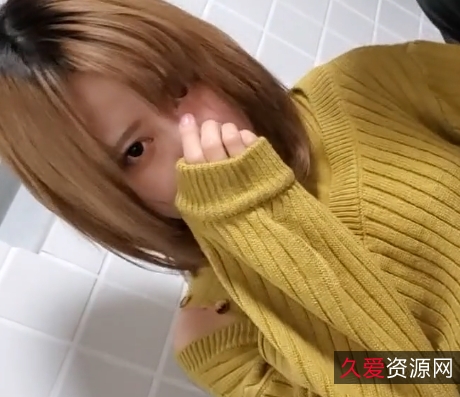 张传美精选尤物：公共厕所被草，温柔安详的笑容