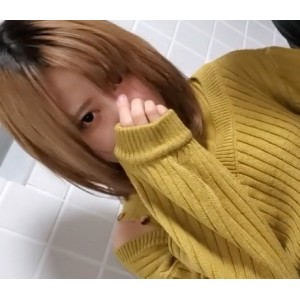 张传美精选尤物：公共厕所被草，温柔安详的笑容