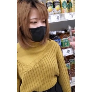 张传美精选尤物：公共厕所被草，温柔安详的笑容