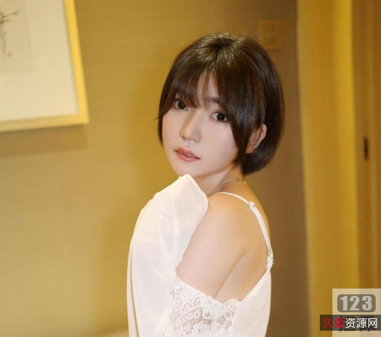 摄影师高清私拍：美少女小鱼儿的青纯可爱照片写真，萌化猛男心！