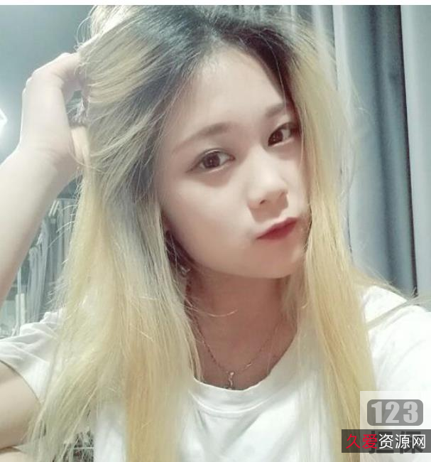 女神希妹双足美足私拍超短裙剧情写真作品，让你留恋的大长腿！