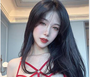 高颜值网红美女抖娘利世红se+you惑：身材颜值爆表，丝简职业诠释美感！