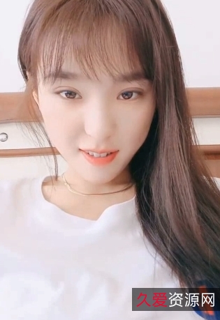 《清纯女神小璐璐被猥琐大叔狠狠擦，沉沦的清纯女神多么令人悲哀！》