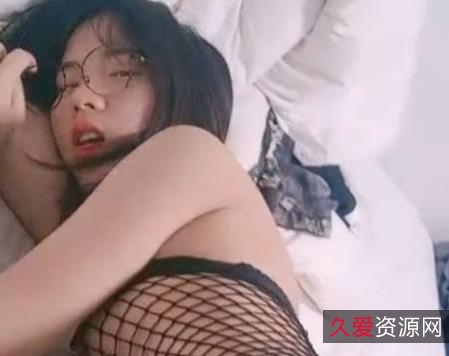 网袜小姐姐·光“阴”胡子·1V1G·男友泄密视频享受舒服表情