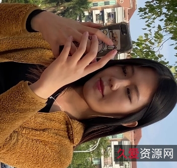 美女穿黑丝紧身皮裤高跟长腿视频