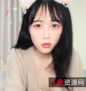 清纯系小小嫩妹，卡哇伊兔耳朵半脱下内裤