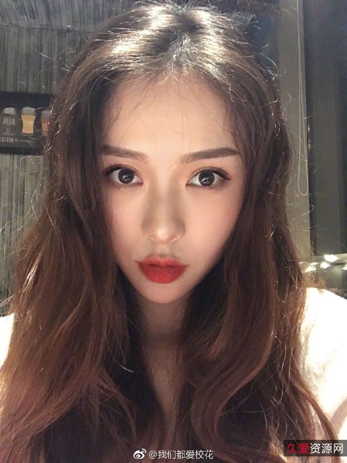 斗鱼美女橙香静静Cos学生服装私拍资源福利写真集：黑色微透明露肩小衣超短裙，性感胸脯颤动！