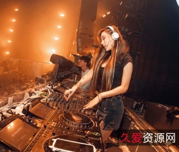 成都DJ女神艾米的朋友爱视频，展示她细腰和漂亮馒头的后推车C，百度盘