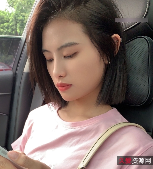 某房独家再约抖音女主播抠动小东西打包商品