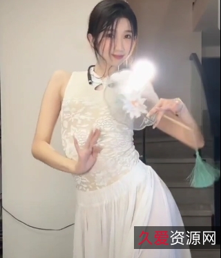 逐渐沦陷的抖音众美女主播各显神通擦边漏奶