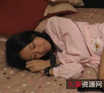 18岁的日本女JK与外教的7V-5.9G特别套装