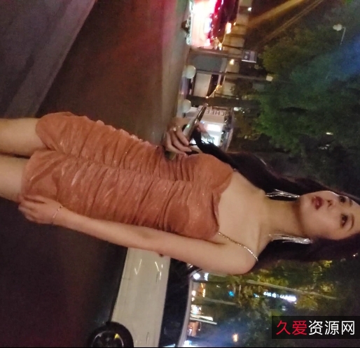 玲玲超短连衣裙高跟美腿视频