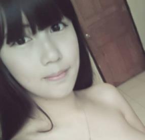 校花李宜辰的日常自拍展示