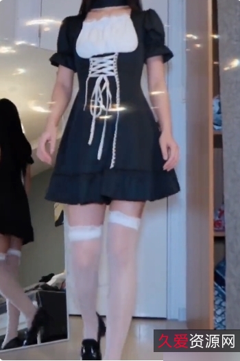 抖音风BGM青春无敌网红小乖乖女姿势撒尿32V+72.8M百董香热舞合集