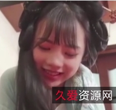 牛郎骑着翻身的主人织女，发现了蚌壳，准备享用。