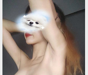 推特福利姬奇怪女人合集：小视频图集大学宿舍不露脸身材圈粉穿网袜妹妹粉嫩下载观看