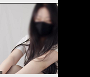 MomoYih自拍3V2.1G黑丝小秘书振D棒双C潮C放尿大花马擦更新