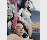 大学生沦陷：4位女同学同时露脸营业1V-1G